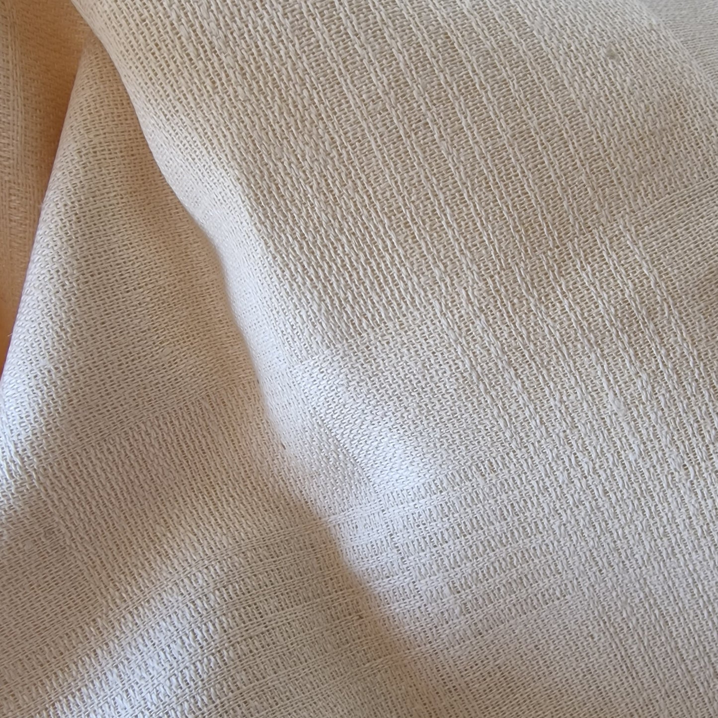 Natural white square-shaped linen tablecloth with square weave 130x130 cm. (DZPE 28)