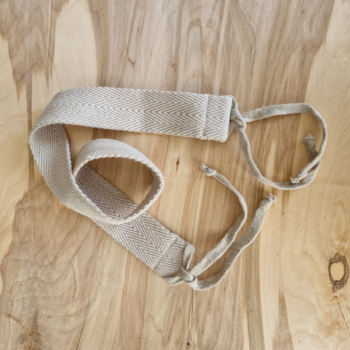 Linen belt 4x67.5 cm with tying cords and adjustable length (DZPÉ)
