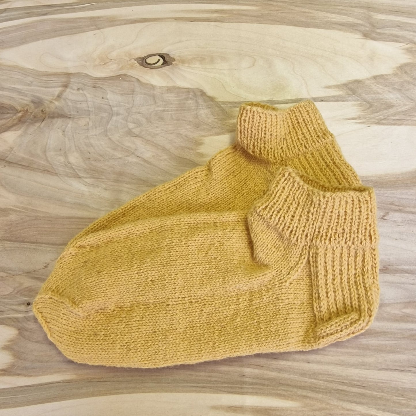 Light yellow brown short woolen socks size 40-42. (ASZE 3)