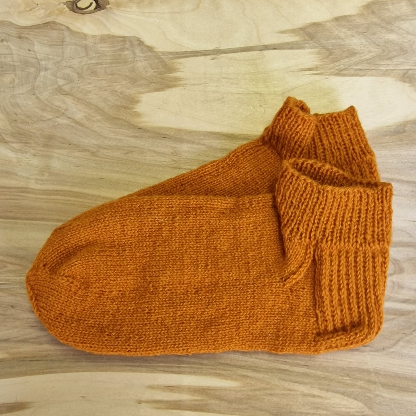 Brown orange short woolen socks size 37-39. (ASZE 16)