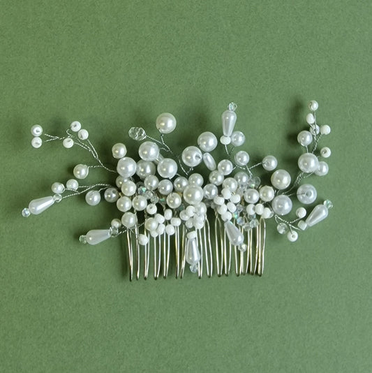 Hair ornament with white pearls 13 x 7 cm (SPKA 19)