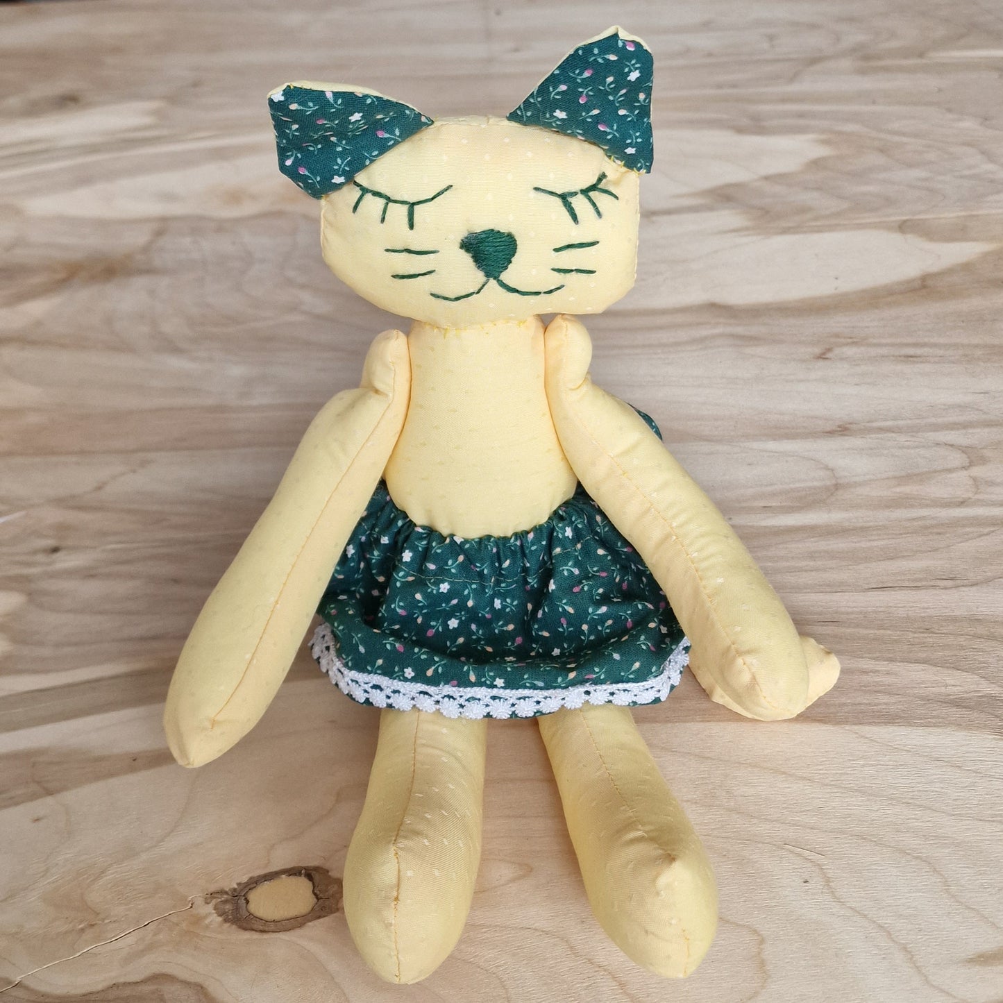 Hand-stitched cotton cat (IRVI 3)