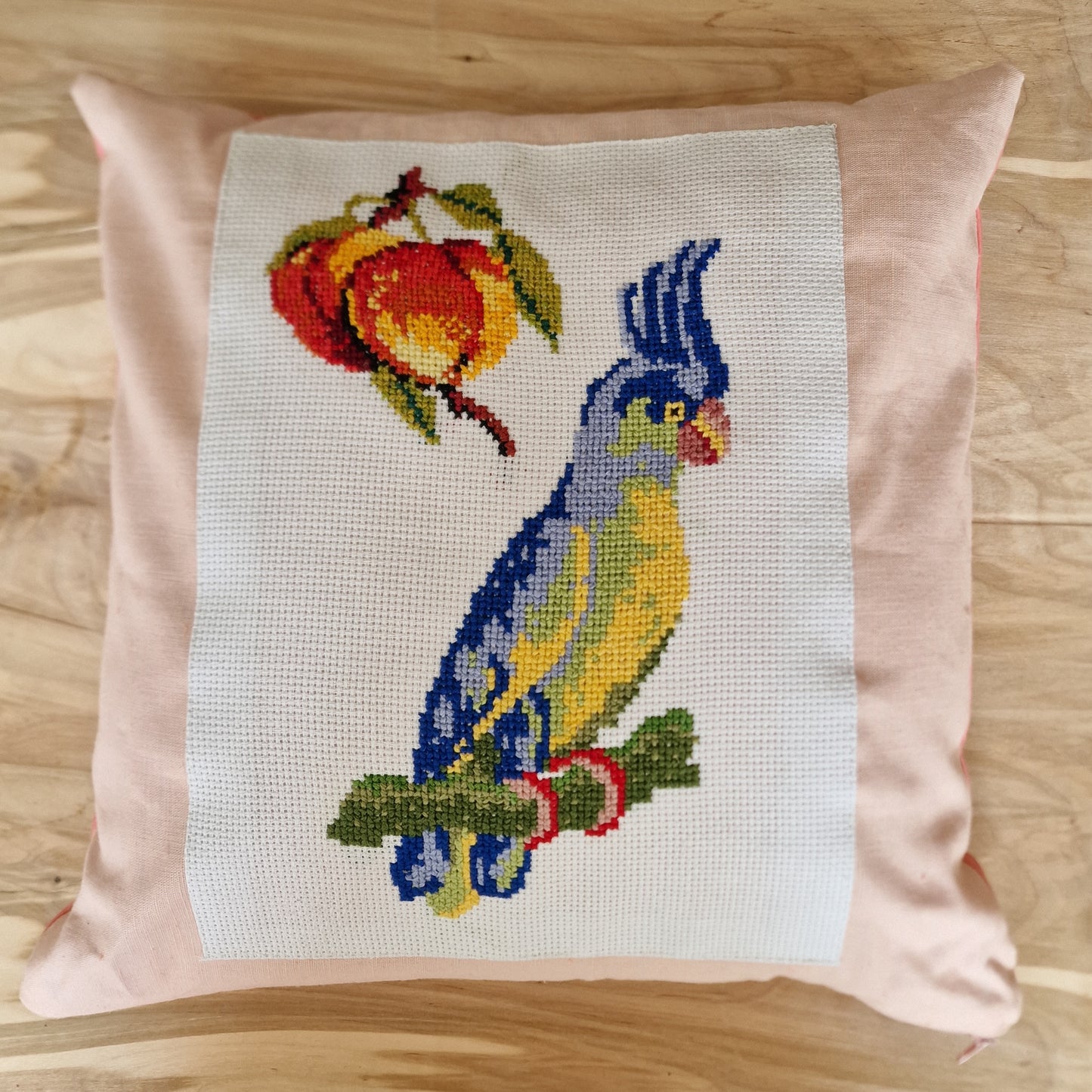 Decorative embroidered pillow with a parrot 39 x 39 cm (MAEI 2)