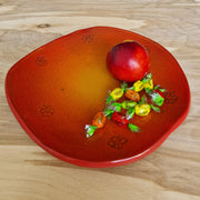 Dekoratīvs māla šķīvis ar ziediņiem (GAST 15)