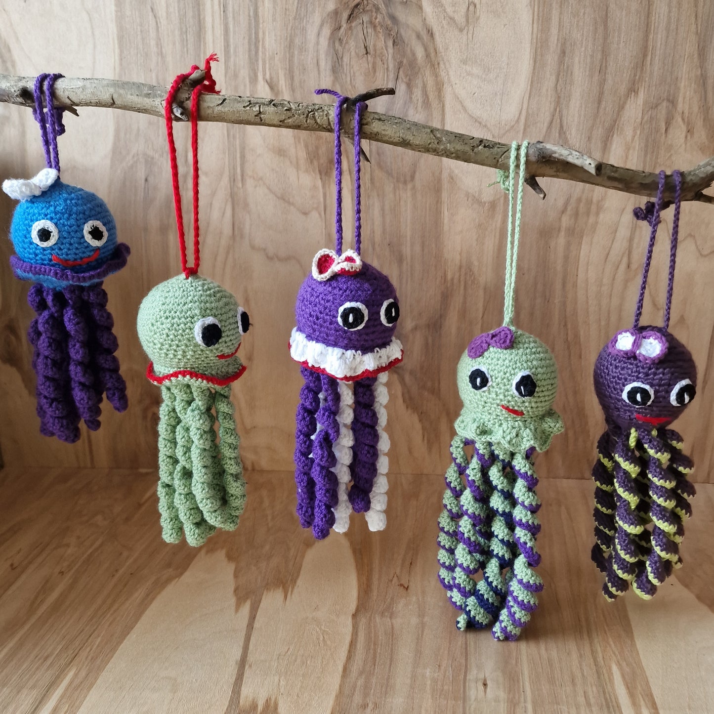 Octopus in soft green and purple (SPKA 34)