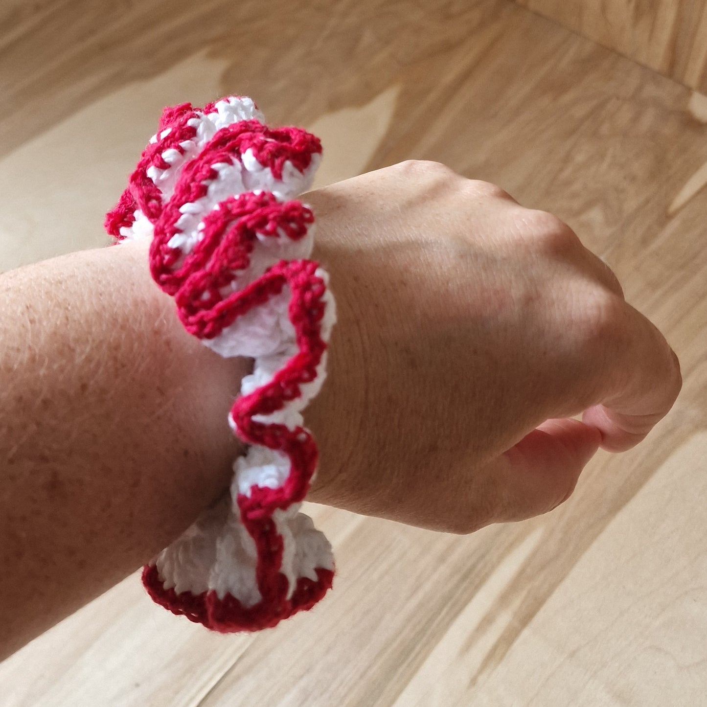 White red hair band / bracelet (SPKA 40)