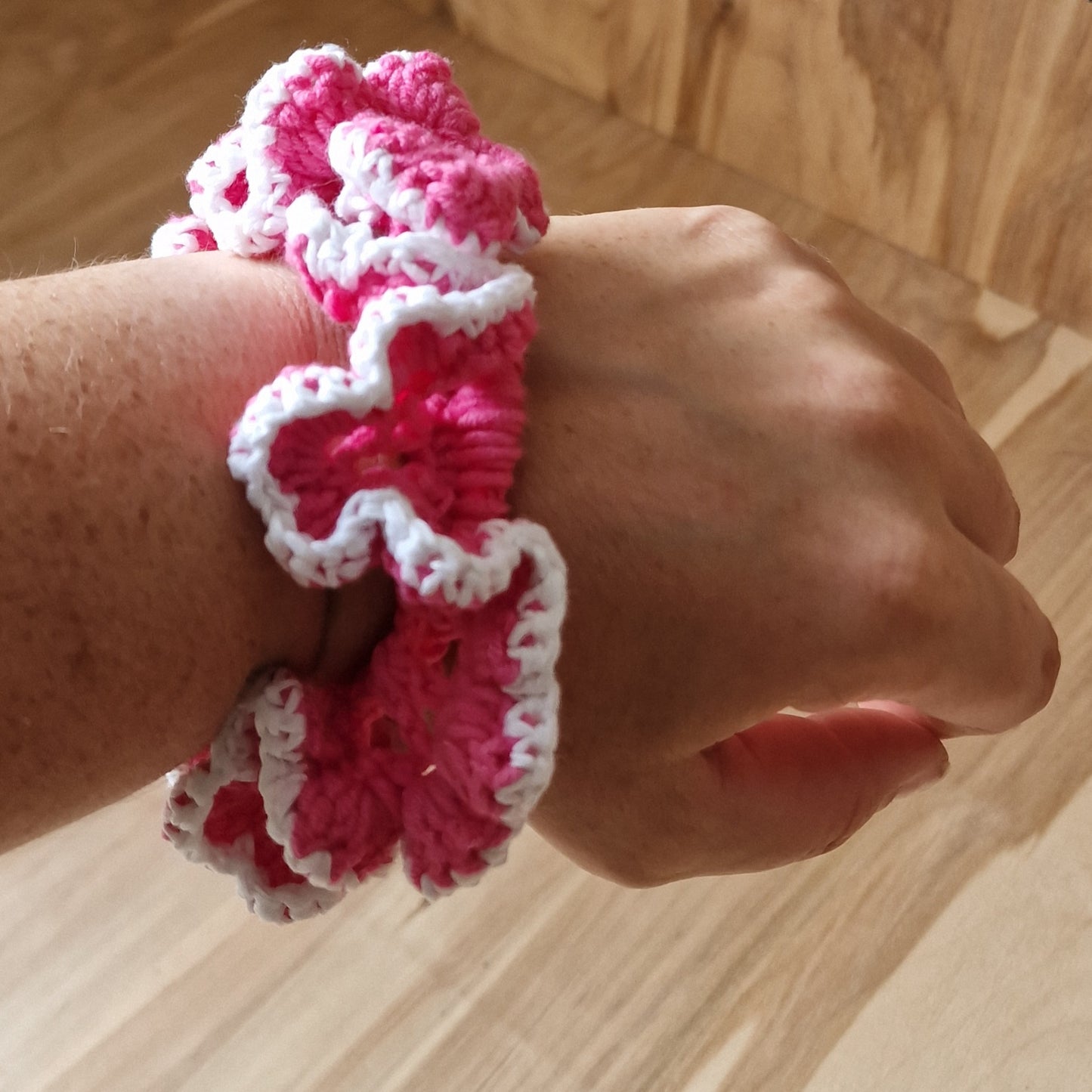 Pink white hair band / bracelet (SPKA 42)