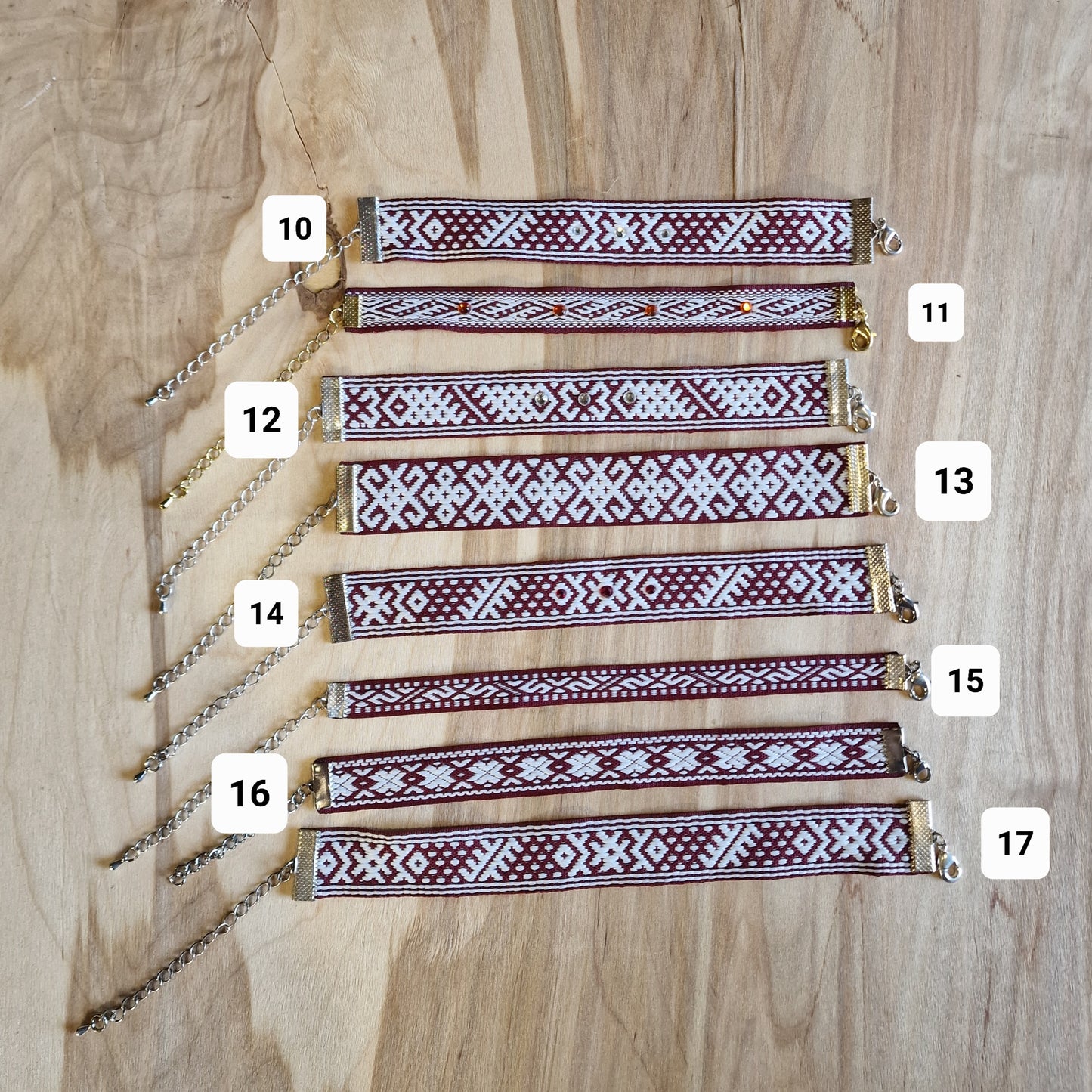 Latvian fabric bracelet (AIPU 29)