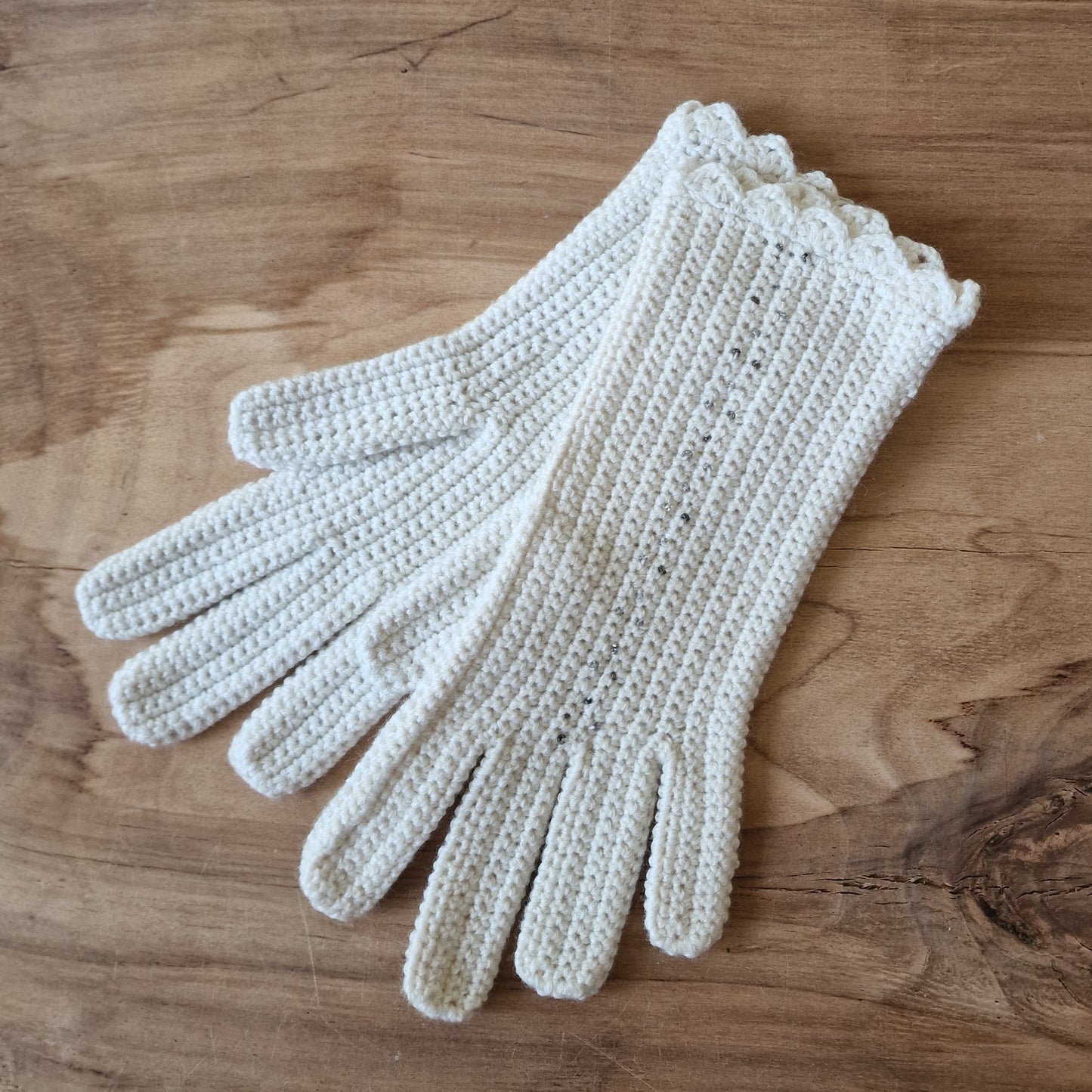 Natural white gloves (INPO 38)