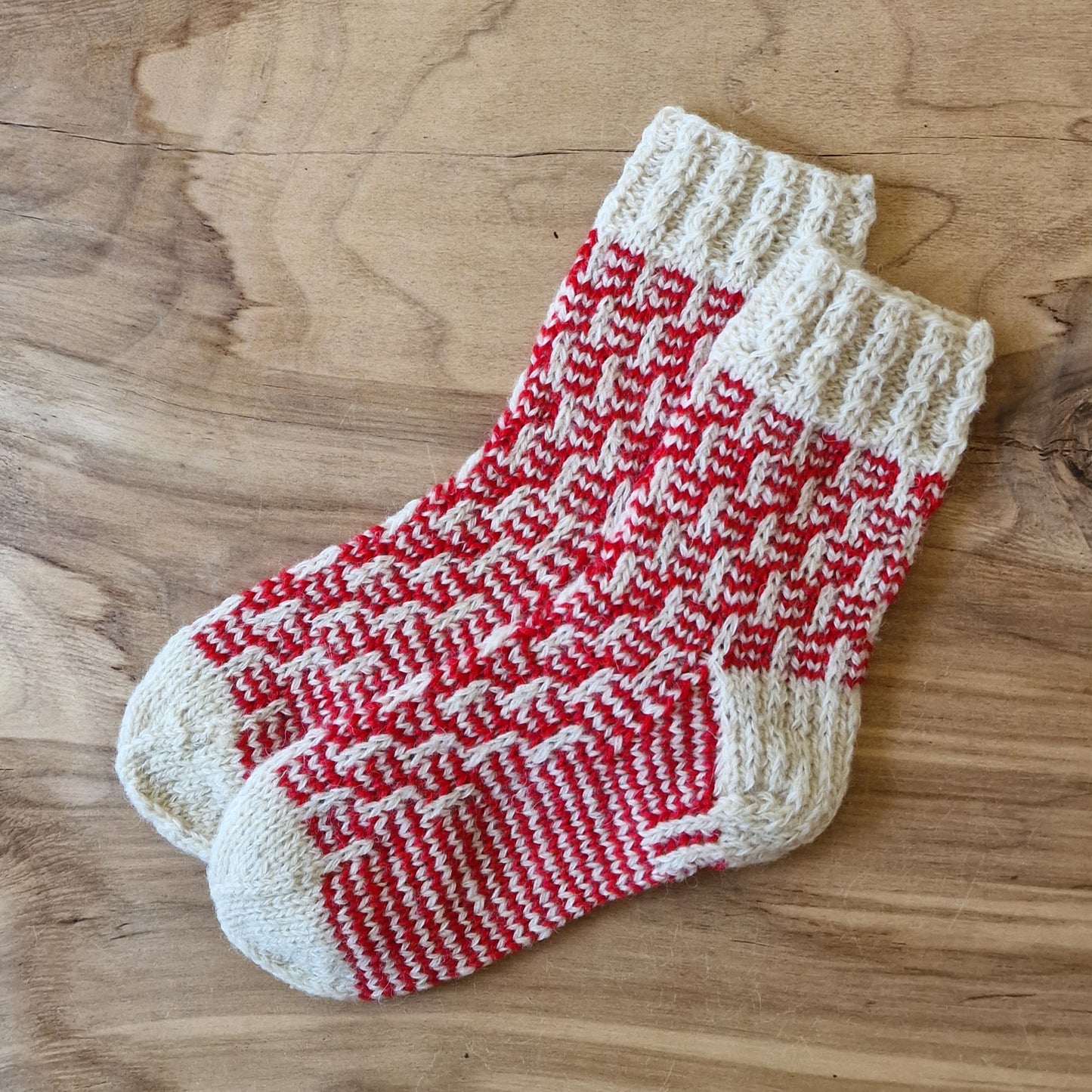 Warm socks size 30-32. white red (INPO 44)
