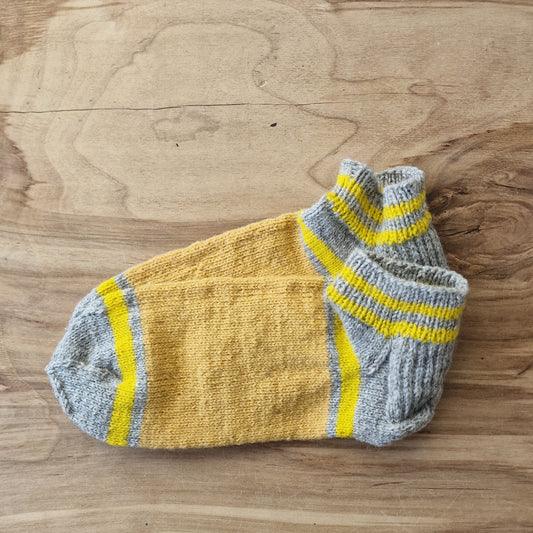 Yellow-brown / striped short woolen socks size 39-41. (ASZE 27)