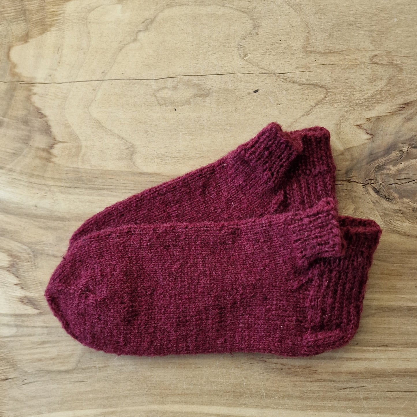 Dark red short woolen socks size 35-37. (ASZE 31)