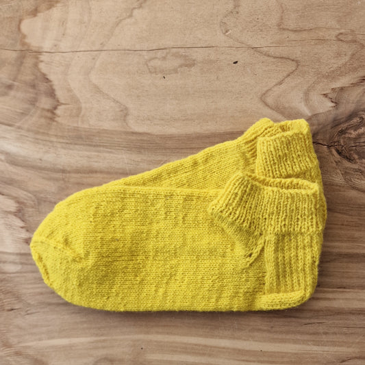 Light yellow short wool socks size 39-41. (ASZE 32)