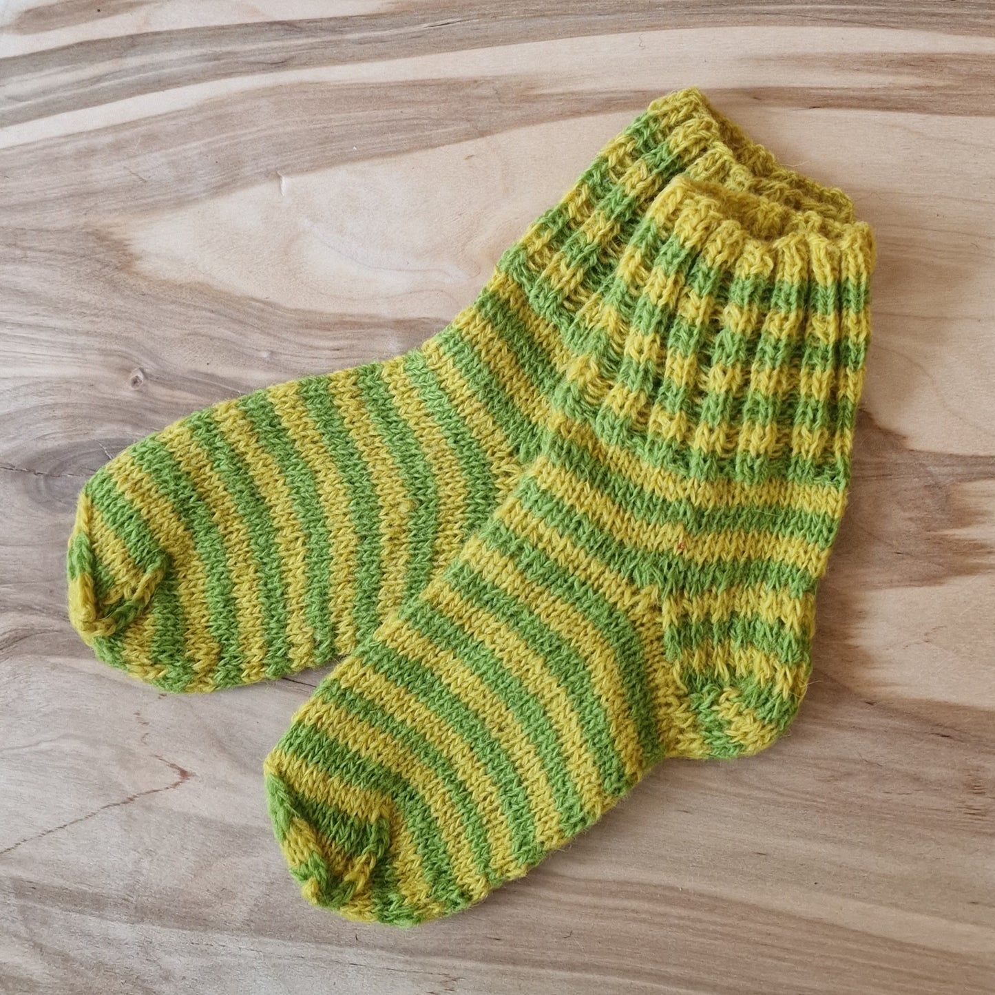 Children's wool socks size 24-26. green and yellow striped (SITE 26)