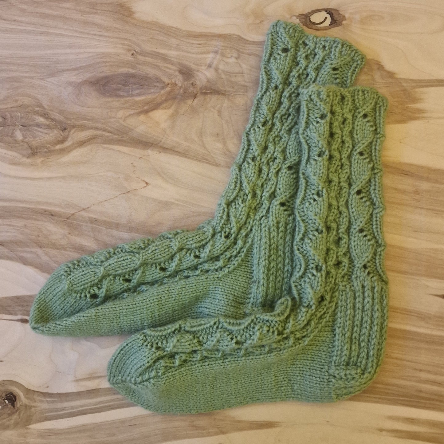 Soft green woolen socks with lace pattern size 34-36. (RANI 10)