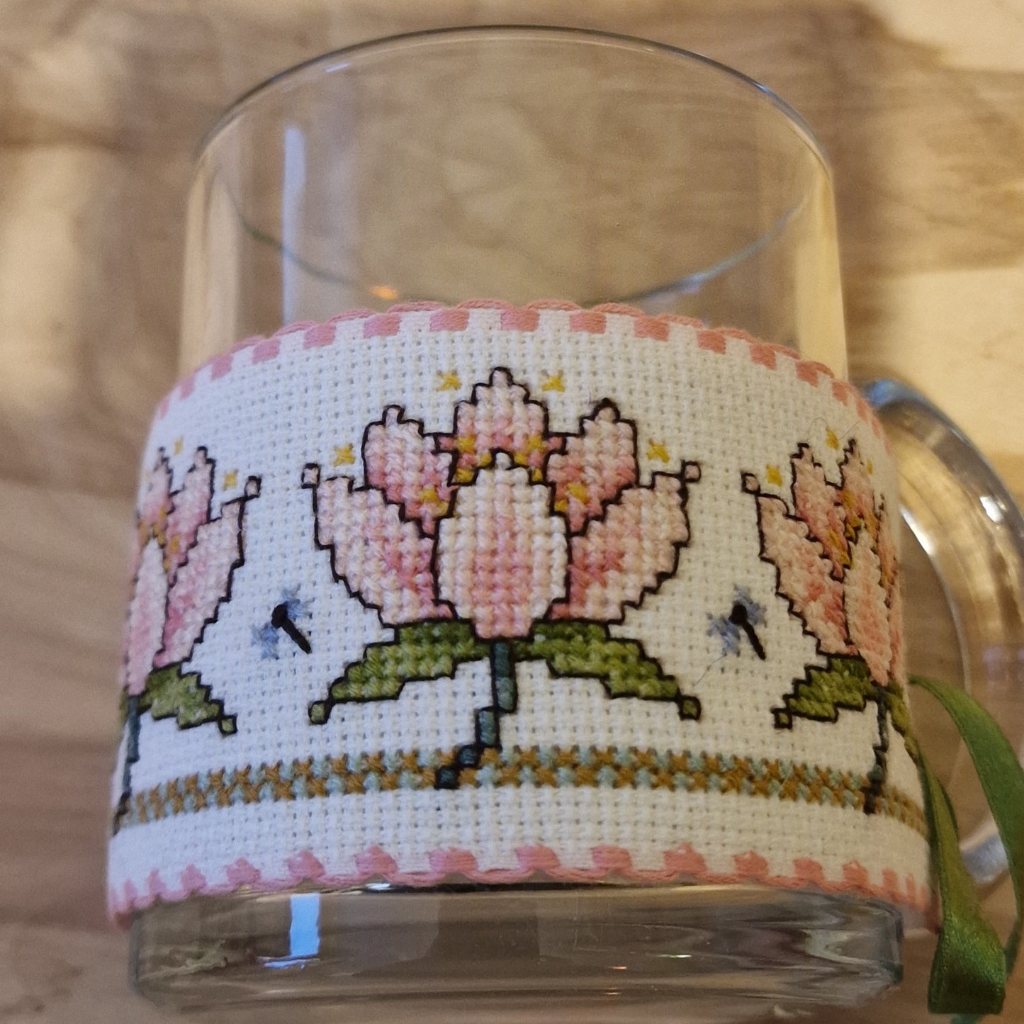 Mug with embroidered water lily warmer (RECE 22)
