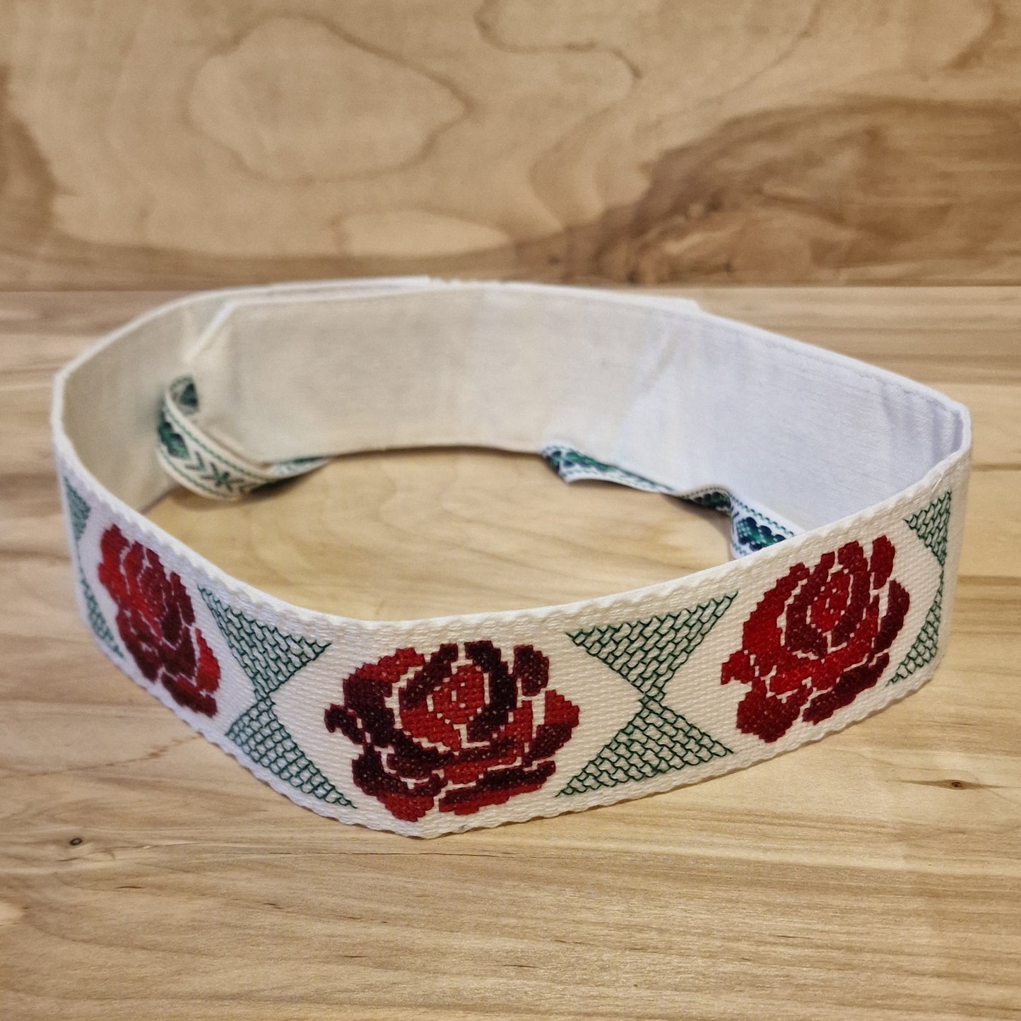 Linen belt with red rose cross-stitch embroidery (RECE 25)