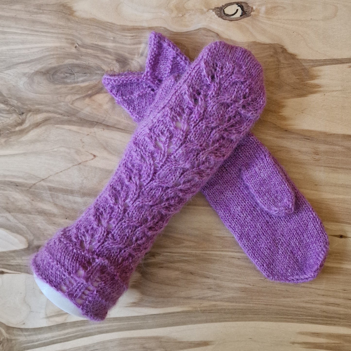Purple mittens with braid pattern on top (RANI 49)