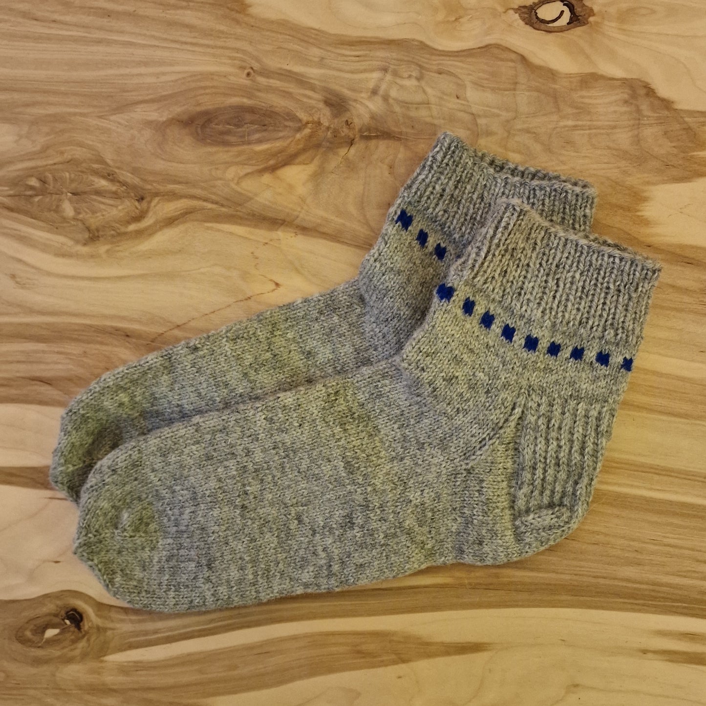 Gray short woolen socks size 40-42. (BREATH 22)