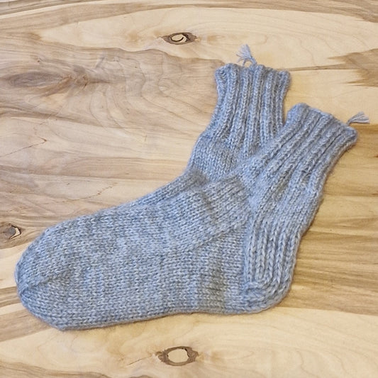 Warm socks of two light gray tones, size 37-39. (ALMA 85)