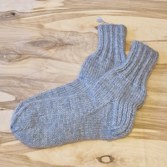 Warm socks of two light gray tones, size 39-41. (ALMA 89)