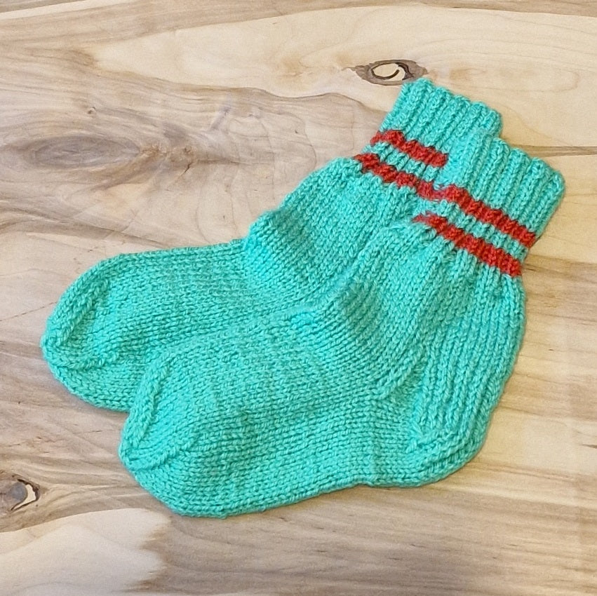 Bright green children's warm socks size 25-27. (ANMI 16)