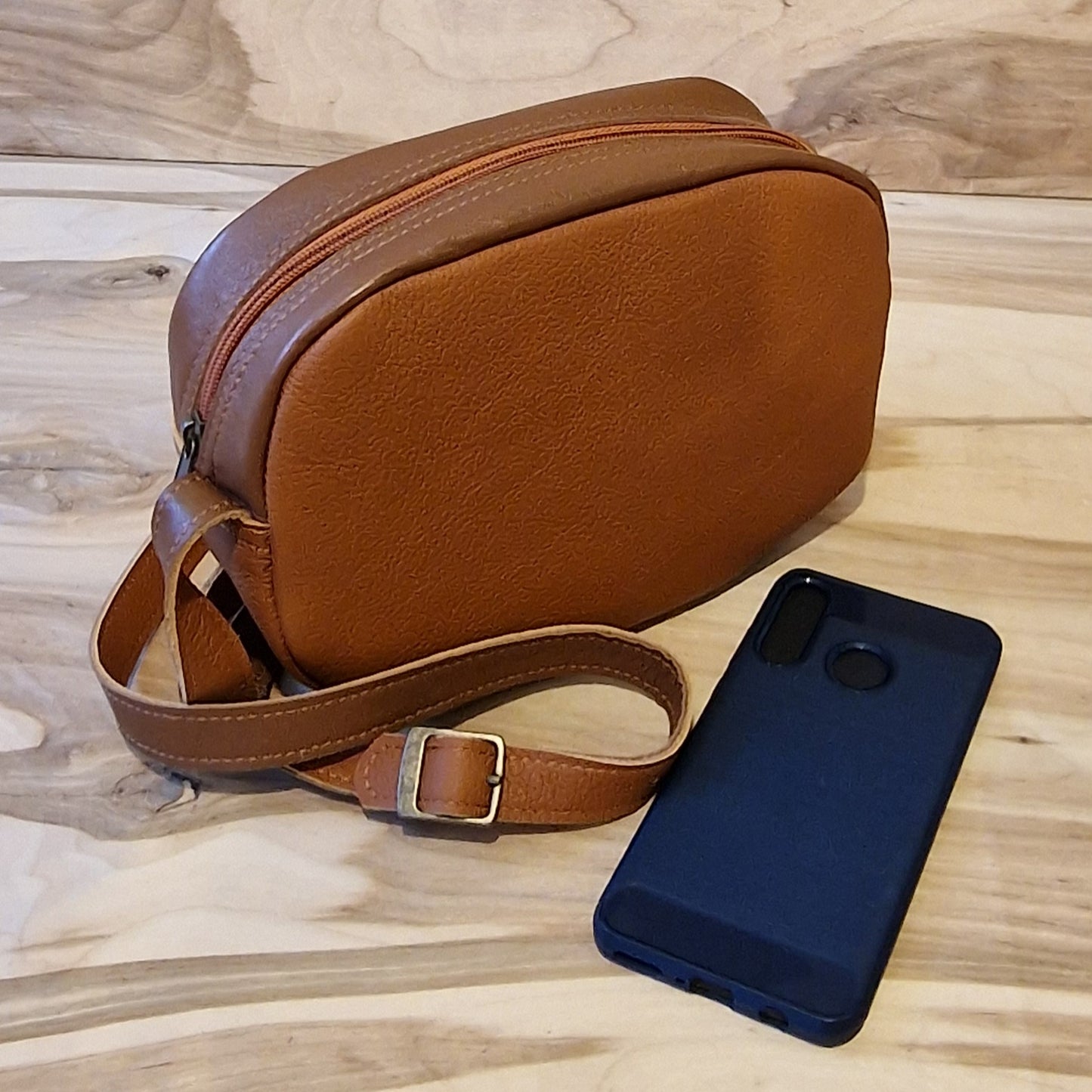 Light brown leather bag / oval (RARA 70)