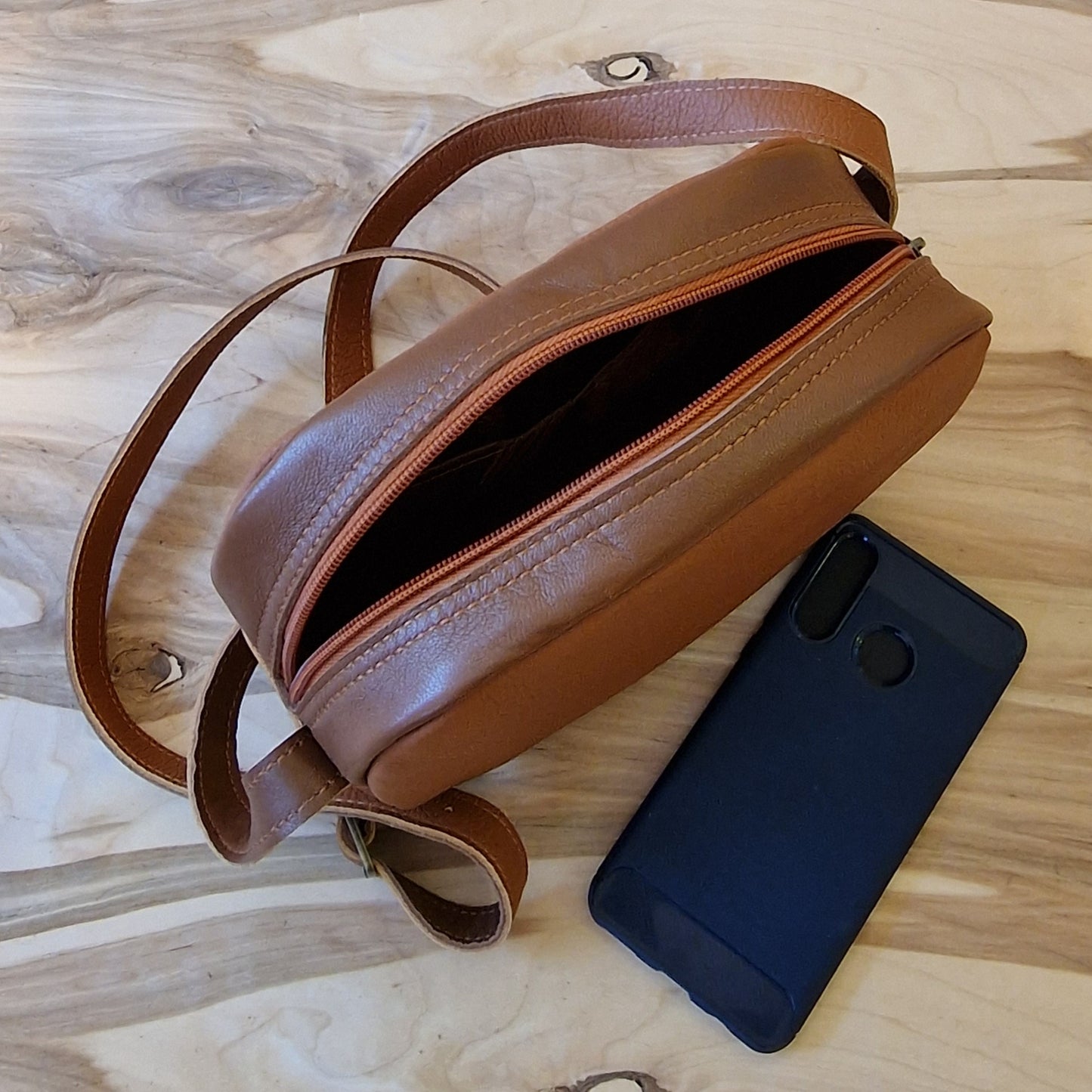 Light brown leather bag / oval (RARA 70)