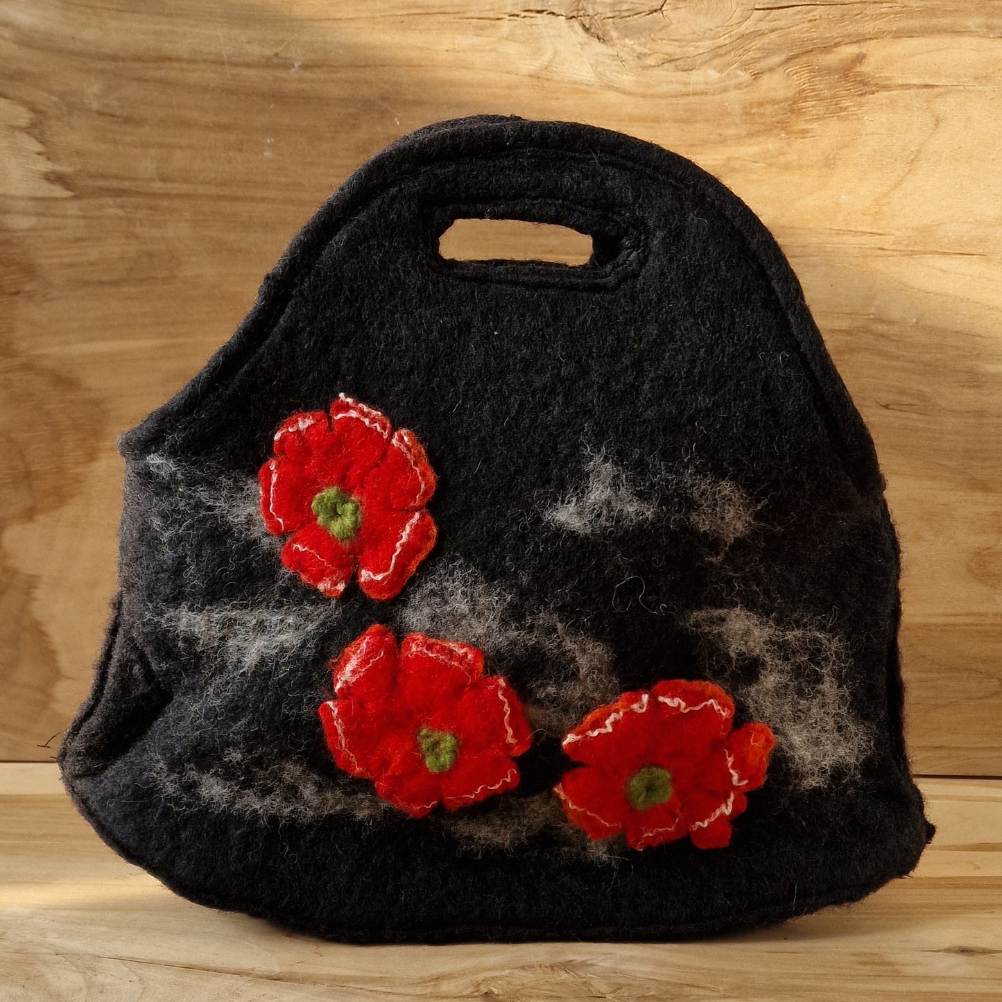 Felt bag with red flowers (SASU 3)