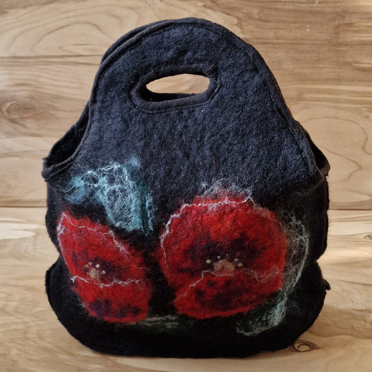 Felt bag with red flowers (SASU 4)