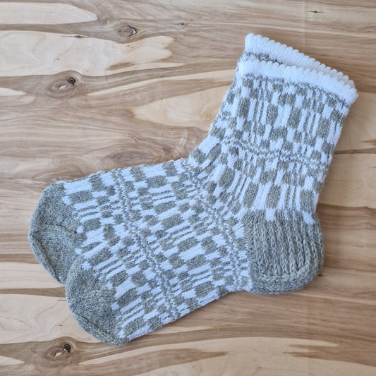 Gray white warm socks size 50-52. (DAVE 1)