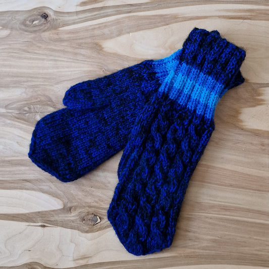 Blue black woolen mittens with 3 braids on top (DZTO 4)