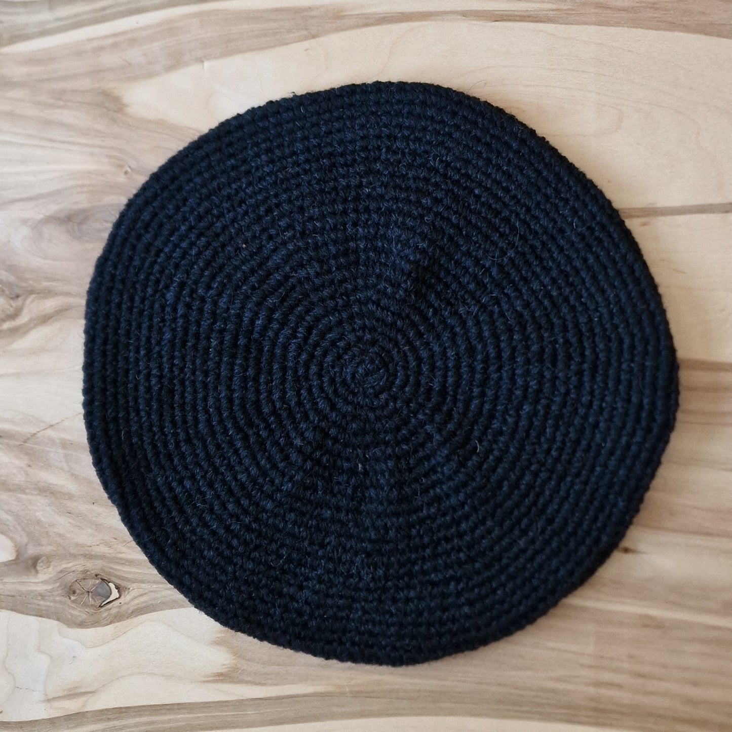 Black crochet beret (DZTO 9)