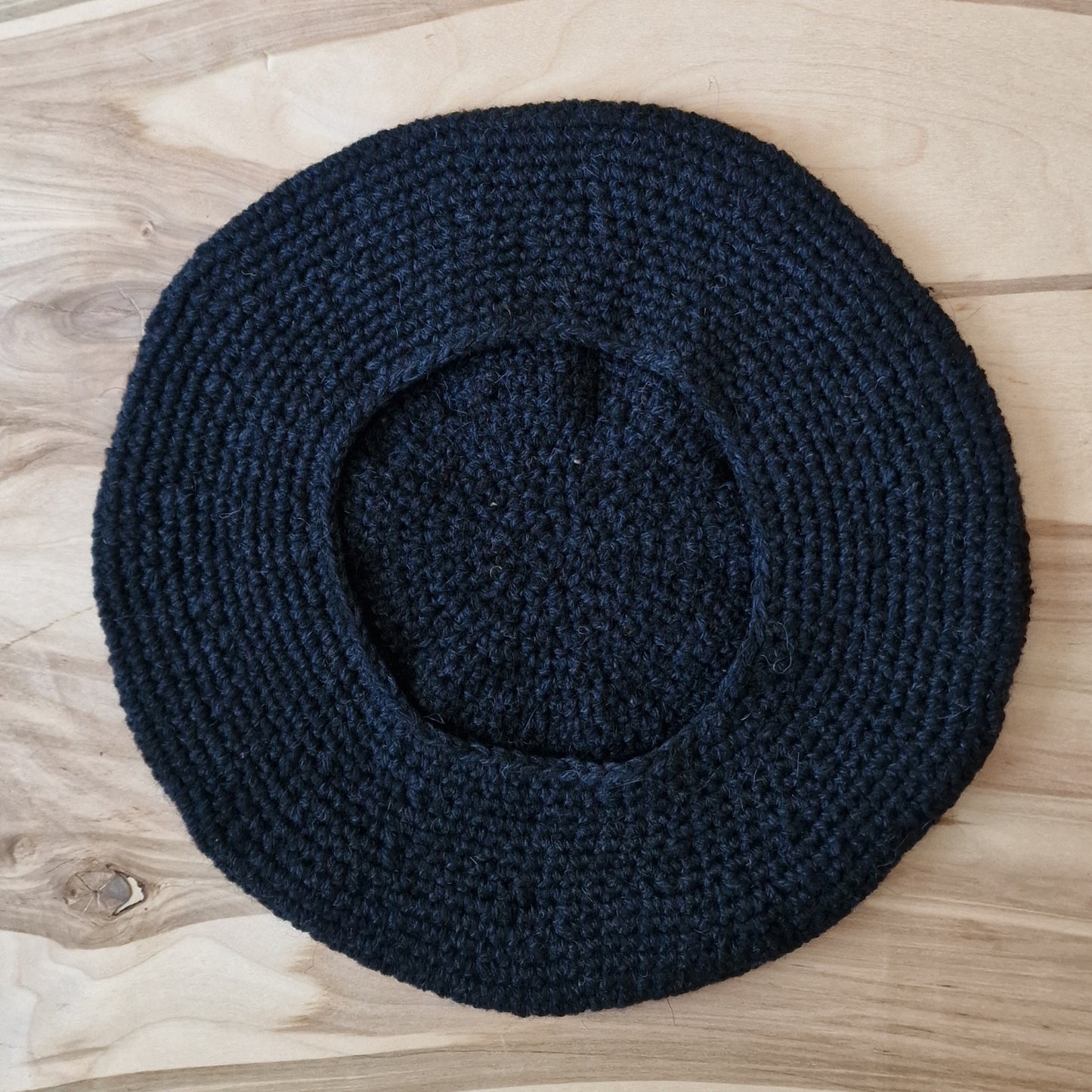 Black crochet beret (DZTO 9)