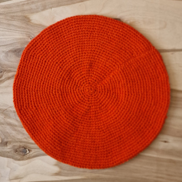 Oranža tamborēta berete (DZTO 10)