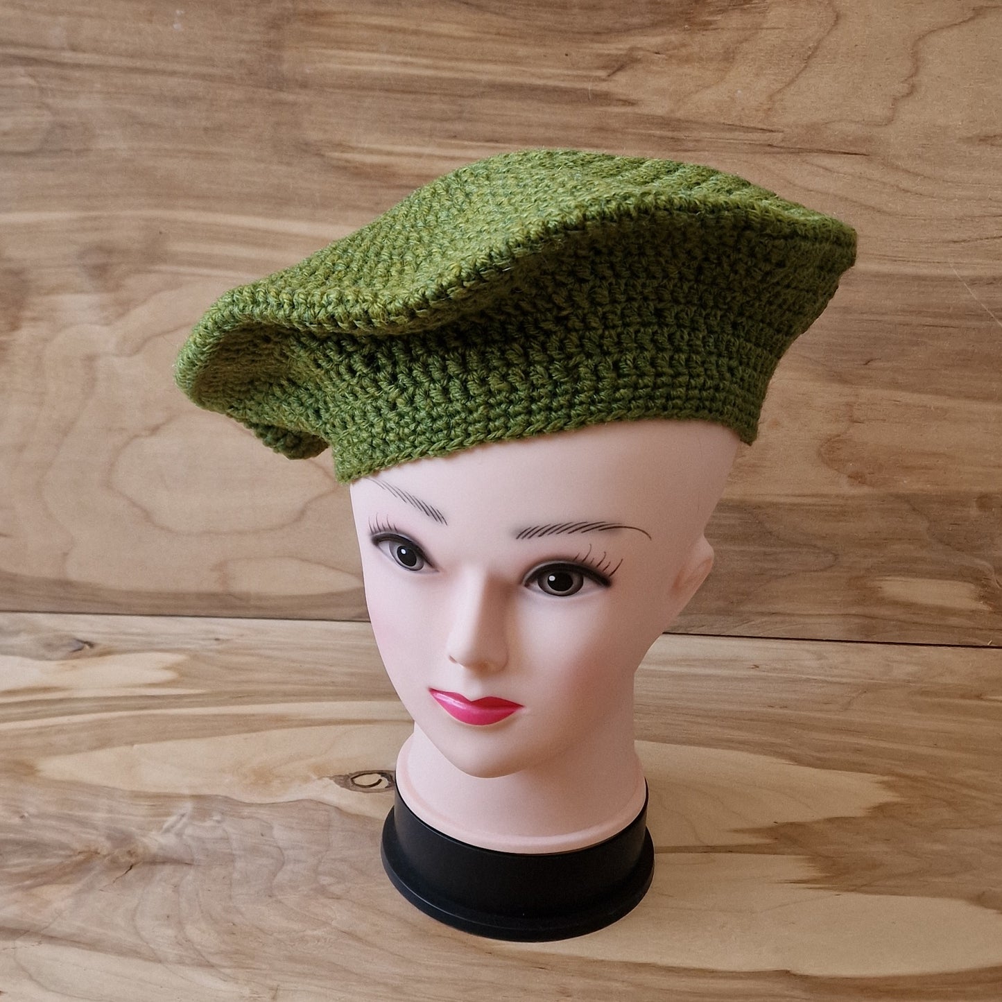 Green crochet beret (DZTO 11)
