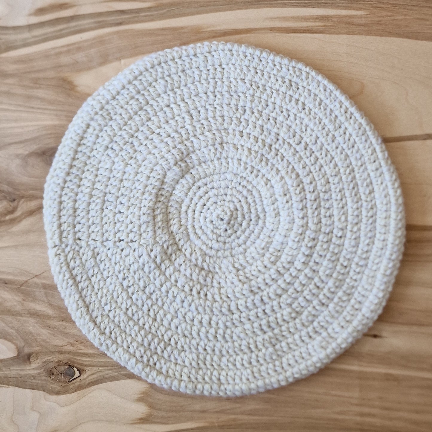 White crochet beret (DZTO 12)