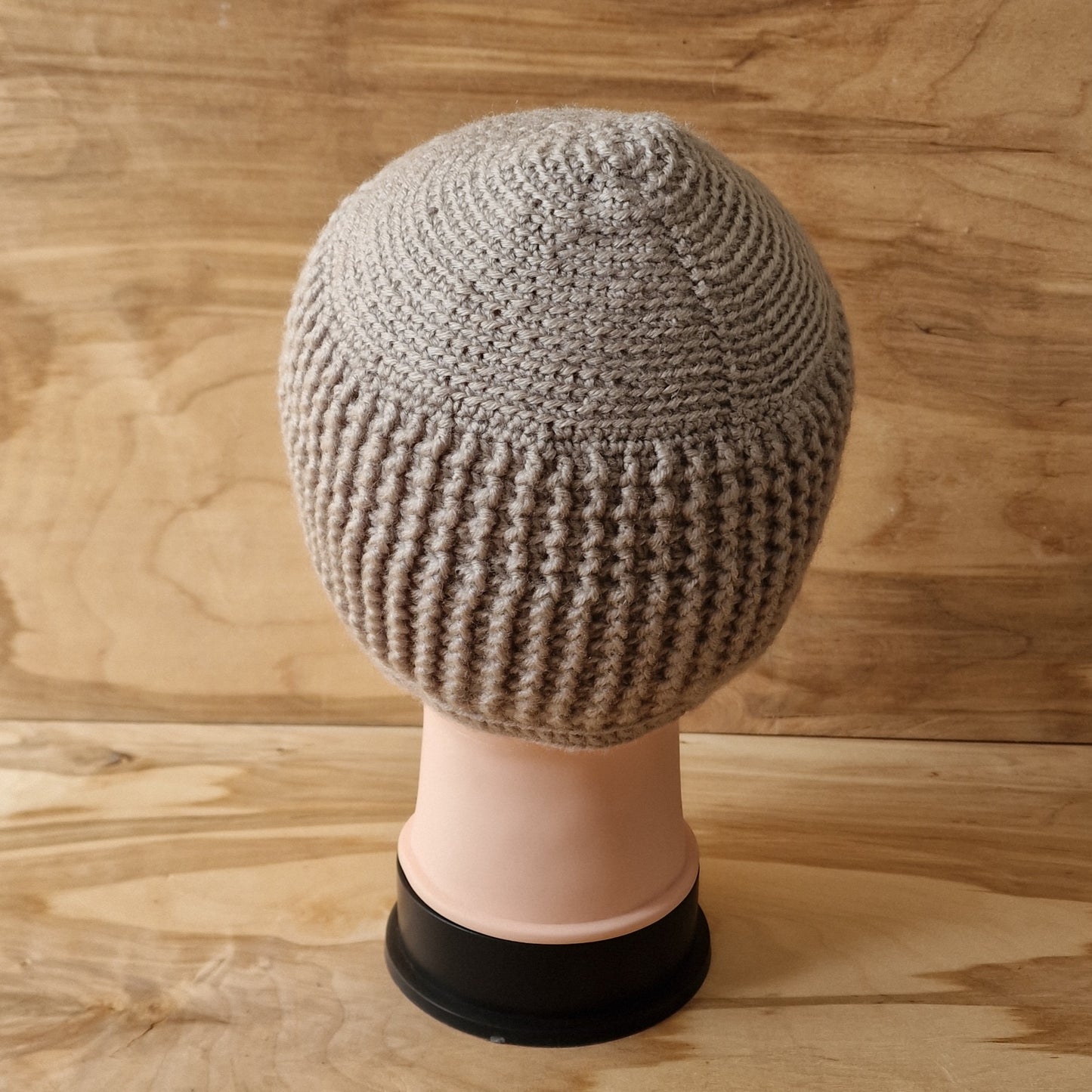 Crocheted women's hat in gray-brown color (VAMA 3)