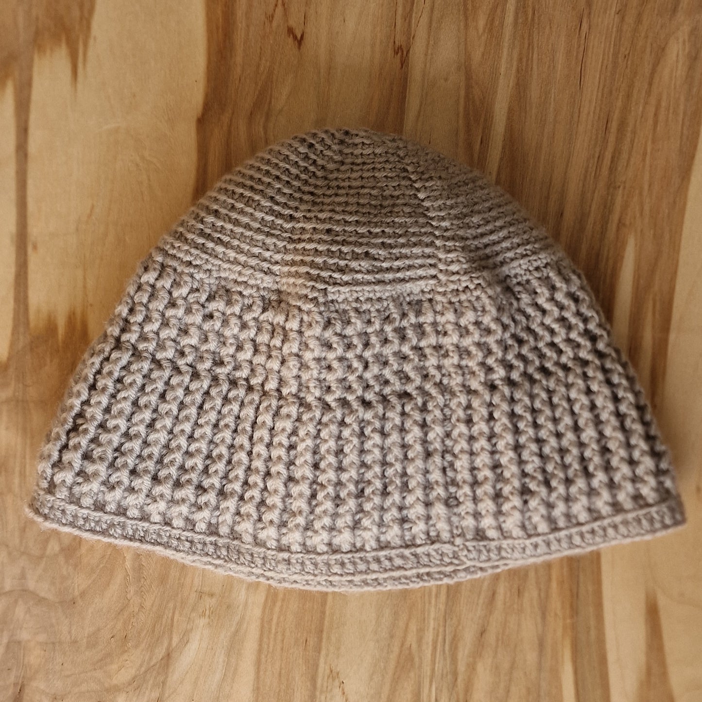 Crocheted women's hat in gray-brown color (VAMA 3)