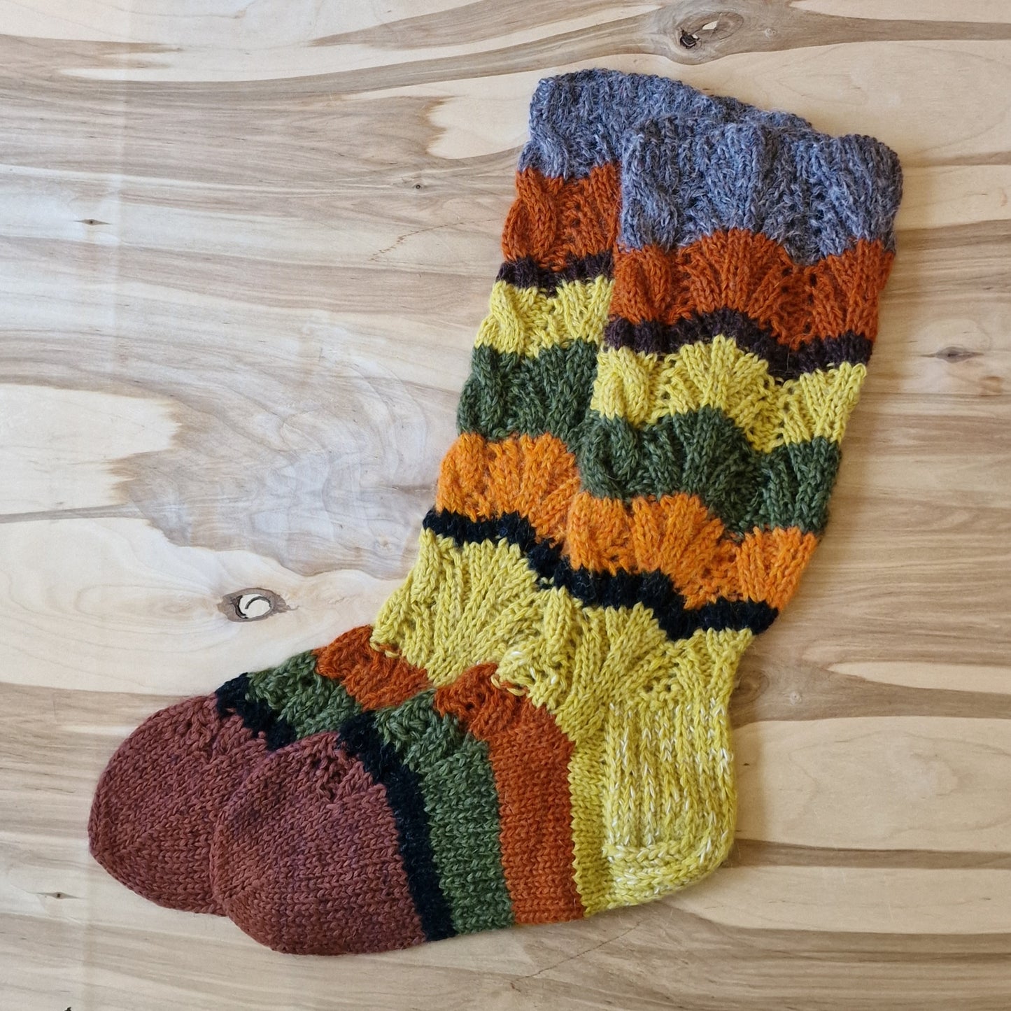 Yellow/brown/green half-length warm socks size 40-42. (DZTO 14)