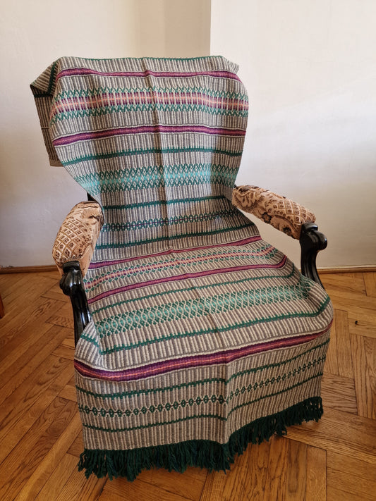 Woven chair cover in cool tones (DZTO 24)