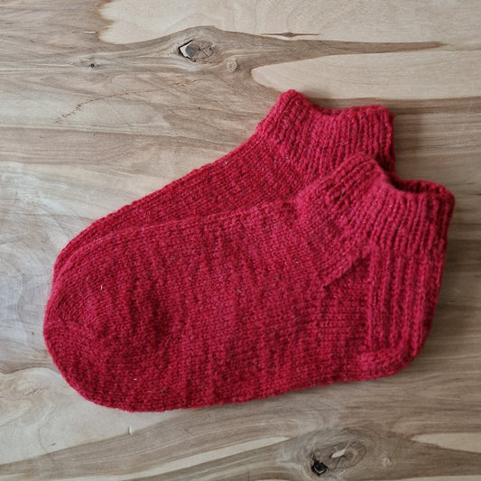 Pinkish-reddish short woolen socks size 39-41. (ASZE 47)