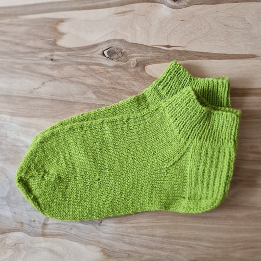 Salad green short wool socks size 39-41. (ASZE 55)