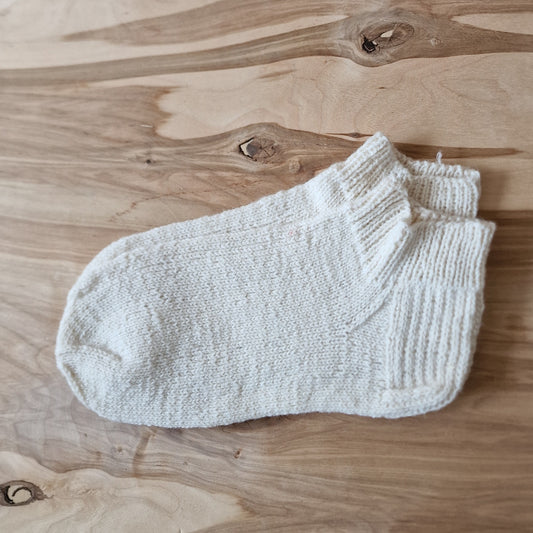 White short woolen socks size 41-43. (ASZE 59)