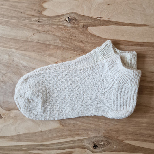 White short woolen socks size 42-44. (ASZE 61)