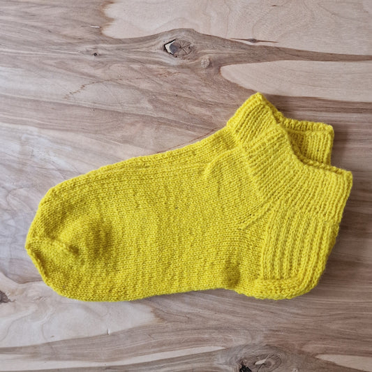 Yellow short woolen socks size 39-41. (ASZE 62)