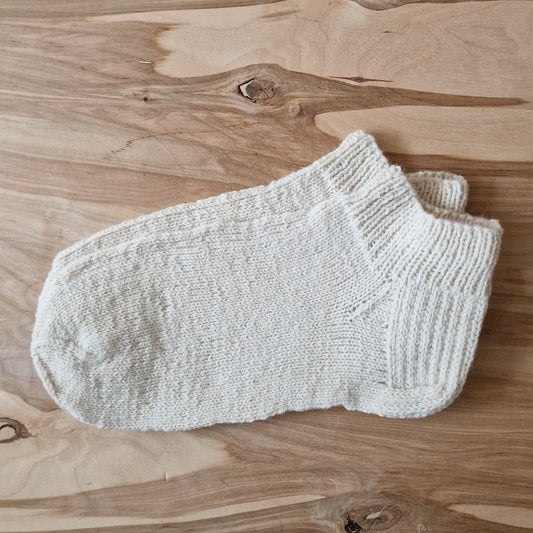White short woolen socks size 43-45. (ASZE 63)
