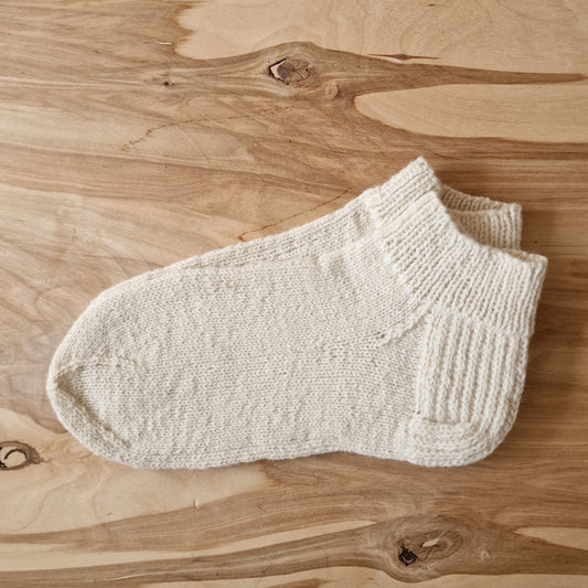 White short woolen socks size 40-42. (ASZE 65)