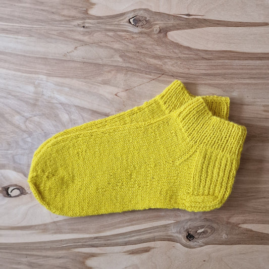 Yellow short woolen socks size 40-42. (ASZE 66)