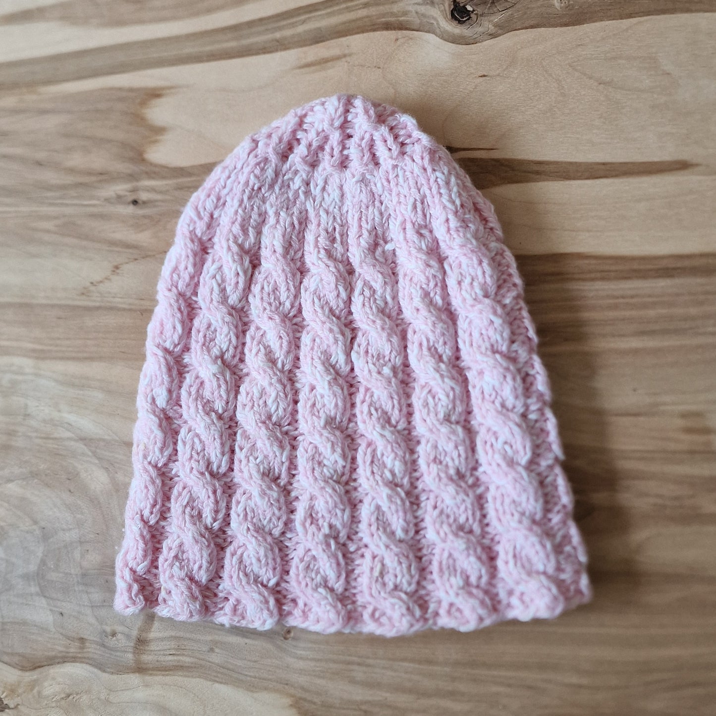 Pinkish white hat (VEPA 86)